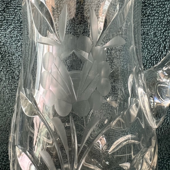 VINTAGE PERFECT CUT GLASS/ ETCHED CLEAR GLASS PITCHER - Picture 2 of 11